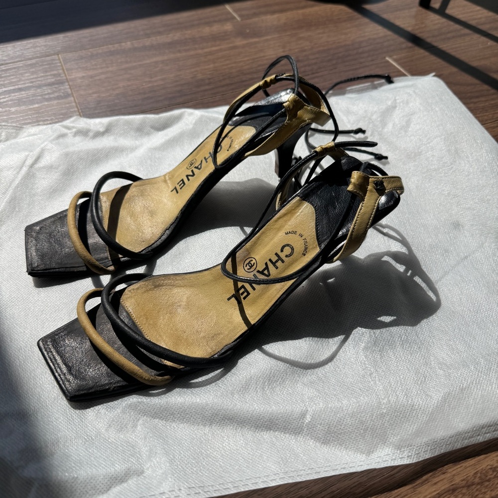 y2k vintage chanel kitten heels